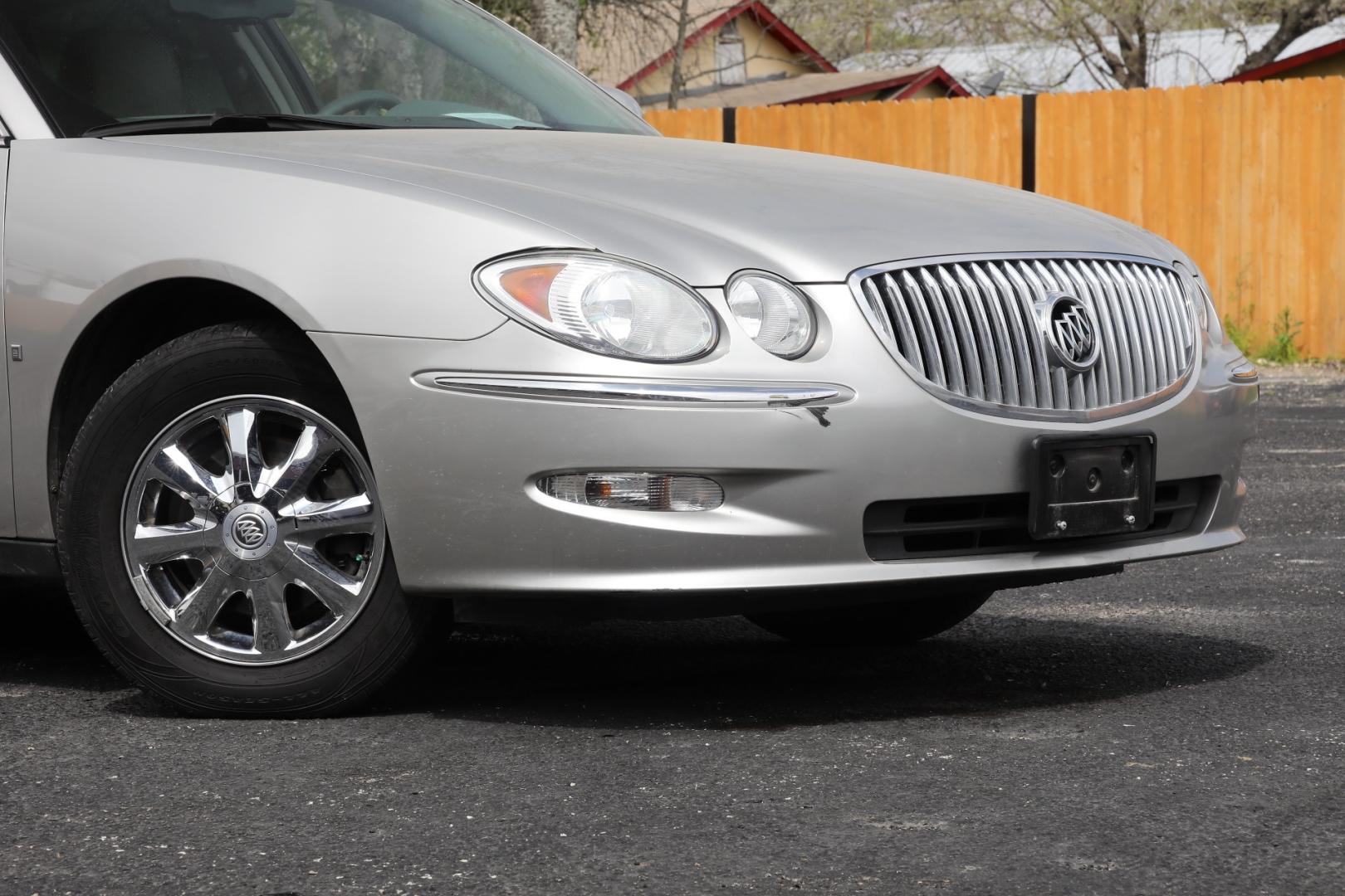 2008 SILVER BUICK LACROSSE CX (2G4WC582081) with an 3.8L V6 OHV 12V engine, 4-SPEED AUTOMATIC transmission, located at 420 E. Kingsbury St., Seguin, TX, 78155, (830) 401-0495, 29.581060, -97.961647 - Photo#2